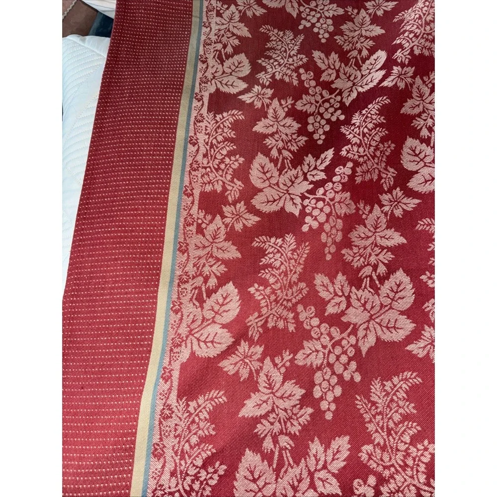 Vintage Martha Stewart Everyday Floral Red/white‎ Tablecloth69x52in